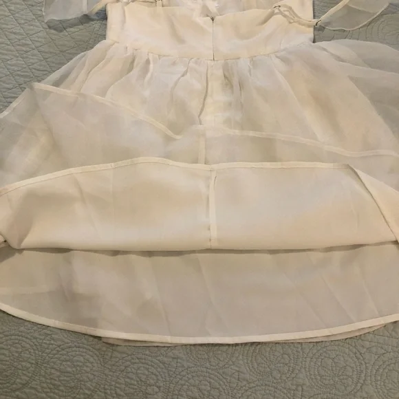 Le Lis white babydoll mini dress. Size small. NWT - Picture 6 of 10
